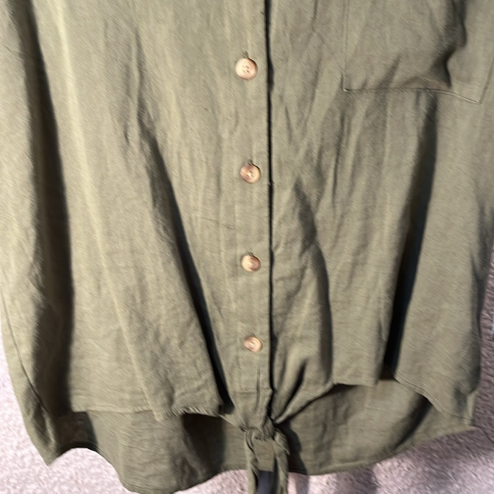 TIME and TRU  Women’s Button Tie Shirt - Picture 3 of 5